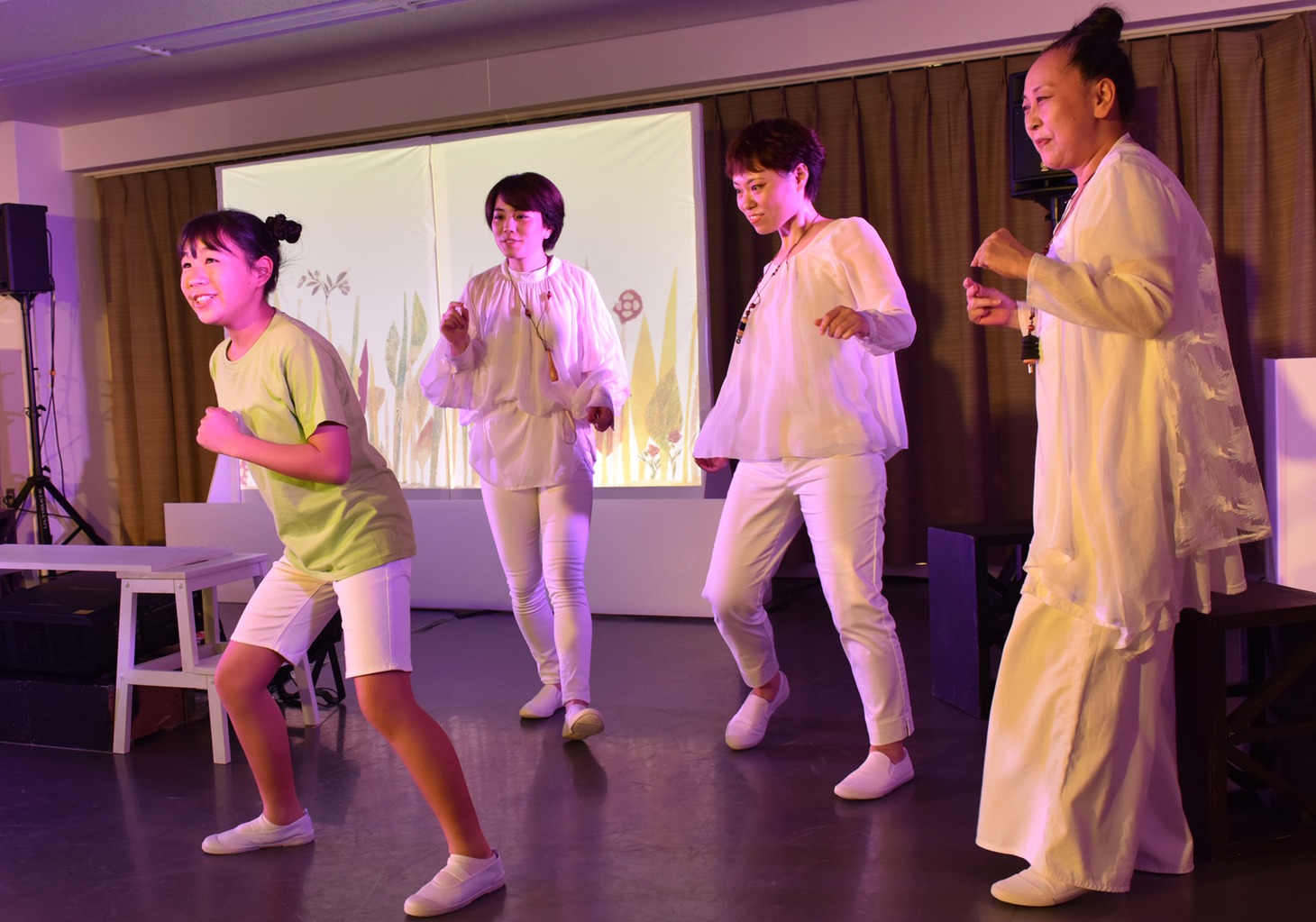 「ひとあしひとあし」稽古の様子。