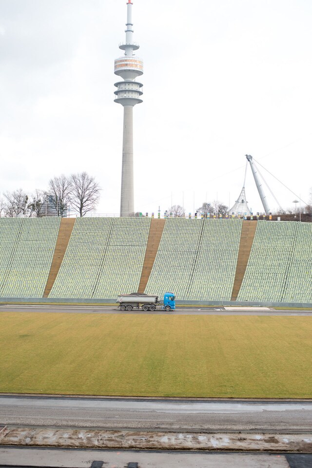 「OPENING CEREMONY」ビジュアル（Photo by Tobias Zielony）