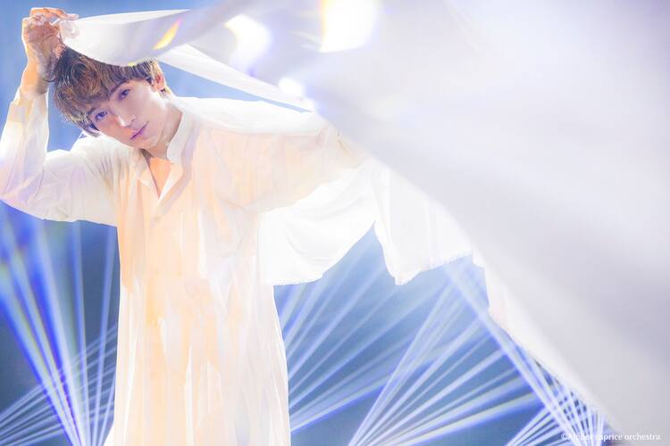 丘山晴己が初のダンス写真集を発売 女神 アメノウズメとして神話世界を表現 ステージナタリー