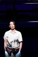 シアターコクーン ライブ配信「プレイタイム」舞台稽古より、森山未來。（撮影：大久保惠造）