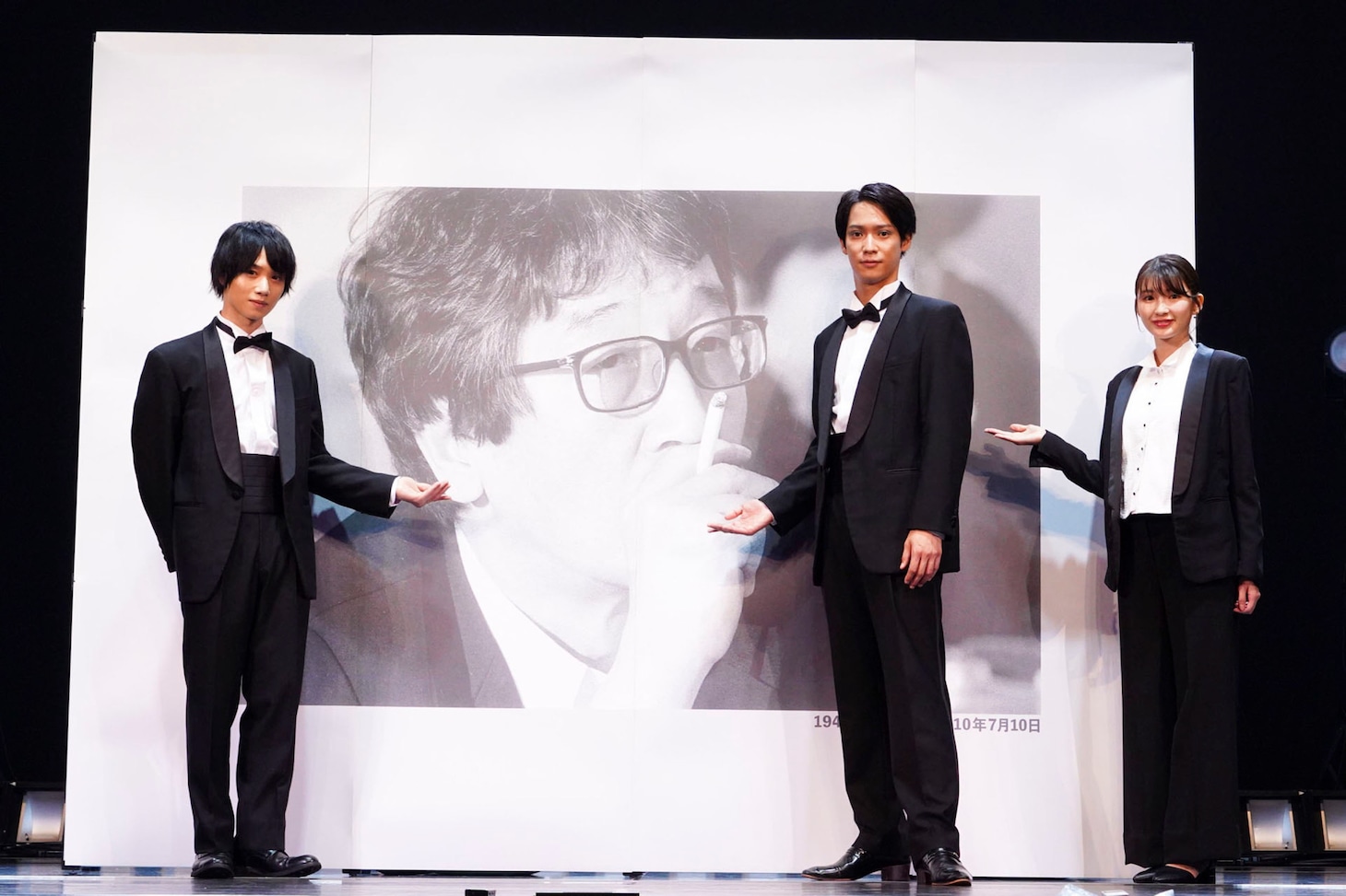 左から植田圭輔、味方良介、井上小百合。