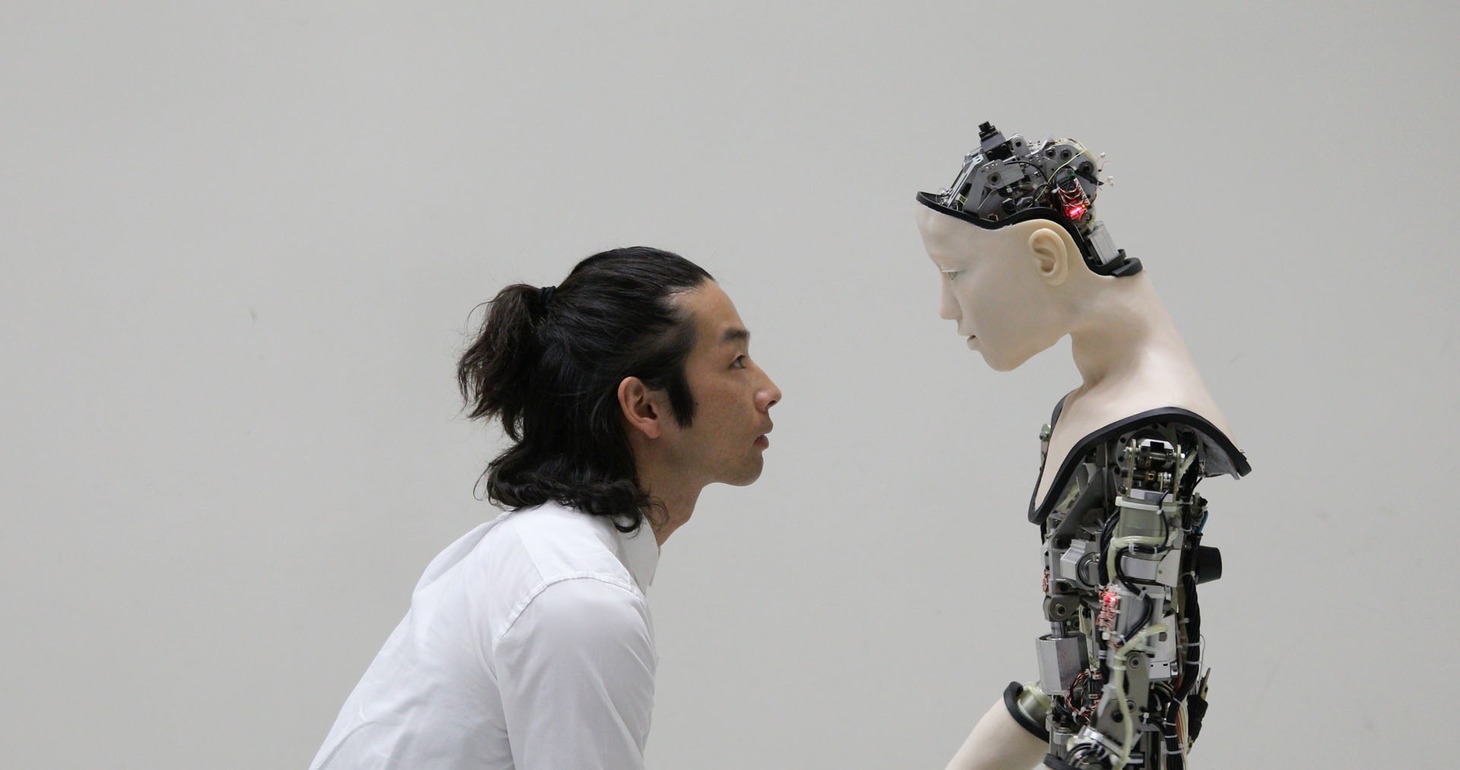 ジュスティーヌ・エマール「Co(AI)xistence」2017年、ビデオインスタレーション（12分）with 森山未來 / オルタ（大阪大学石黒研究室、東京大学池上高志研究室）(c)Justine Emard / Adagp, Paris 2020