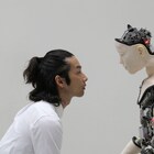 森山未來がアンドロイドと共演する映像作品を展示、MOT「おさなごころを、きみに」