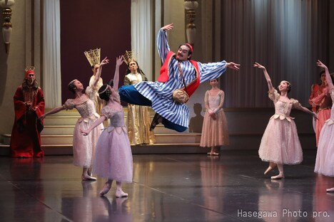 スターダンサーズ・バレエ団公演 「バレエ『ドラゴンクエスト』全2幕」より。