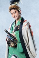 松浦司扮する権左。