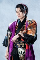 崎山つばさ扮する庄司新之助。