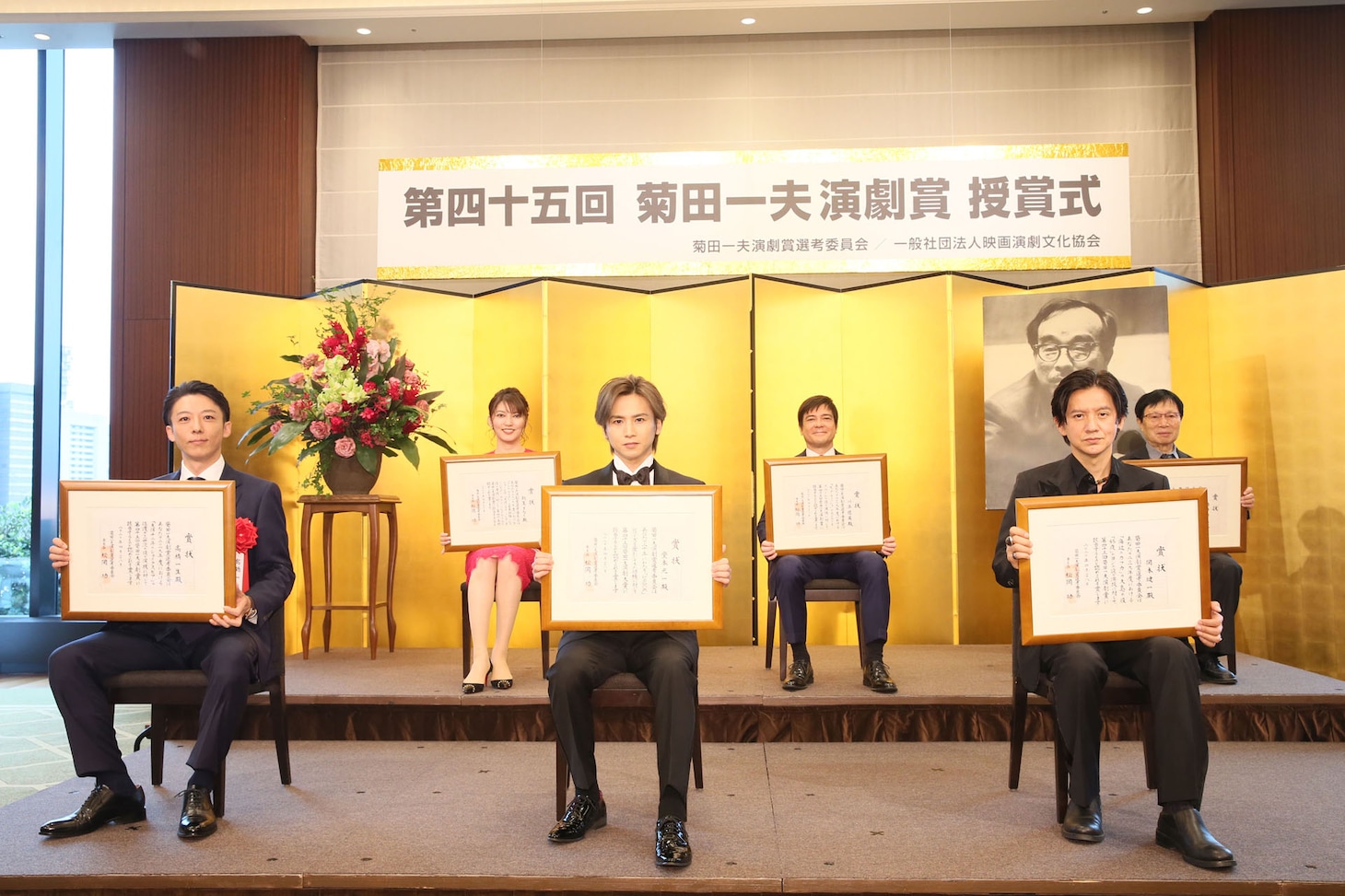 第45回菊田一夫演劇賞の受賞者たち。