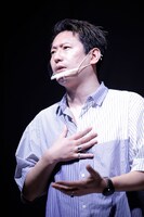 DULL-COLORED POP 第22回本公演「アンチフィクション」より。（撮影：山口真由子）