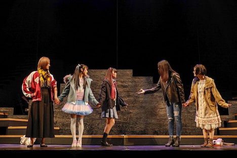 舞台「We are RAISE A SUILEN～BanG Dream! The Stage～」より。（撮影：加藤千絵）