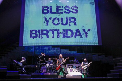 舞台「We are RAISE A SUILEN～BanG Dream! The Stage～」より。（撮影：加藤千絵）