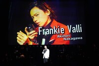 中川晃教演じるフランキー・ヴァリ。（写真提供：東宝演劇部）