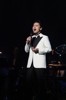 中川晃教演じるフランキー・ヴァリ。（写真提供：東宝演劇部）