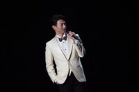 矢崎広演じるボブ・ゴーディオ。（写真提供：東宝演劇部）