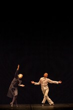 勅使川原三郎 芸術監督就任記念シリーズ「白痴」より。(c)Naoshi Hatori