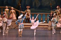 「眠れる森の美女」より、中川郁演じるオーロラ。（撮影：山廣康夫）