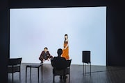 「ダイアローグの革命」より。(チェルフィッチュの〈映像演劇〉「風景、世界、アクシデント、すべてこの部屋の外側の出来事」2020 / 札幌文化芸術交流センターSCARTS)(c)Kenzo Kosuge