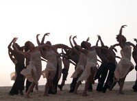 「DANCING AT DUSK - A MOMENT WITH PINA BAUSCH’S THE RITE OF SPRING」より。(c)Zapo Babilee