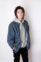 飯島寛騎扮するニガリ。