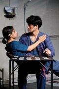 亜細亜の骨「超空想科学奇譚『食用人間~トリコジカケの中華料理~』」より。(撮影:横田敦史)