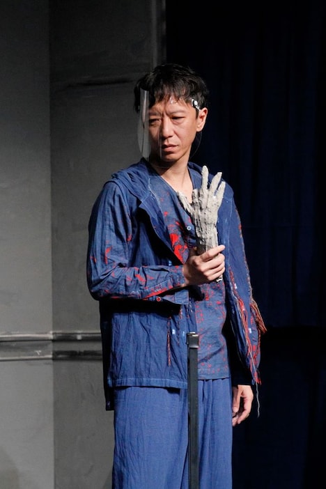 亜細亜の骨「超空想科学奇譚『食用人間~トリコジカケの中華料理~』」より。(撮影:横田敦史)