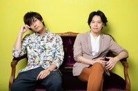 左から加藤和樹、中川晃教。（撮影：岩村美佳）