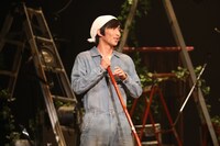 本多劇場グループ next「DISTANCE-TOUR-」より、永島敬三。（撮影：和田咲子）