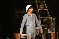 本多劇場グループ next「DISTANCE-TOUR-」より。（撮影：和田咲子）