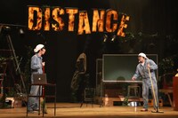 本多劇場グループ next「DISTANCE-TOUR-」より、左から永島敬三、川尻恵太。（撮影：和田咲子）