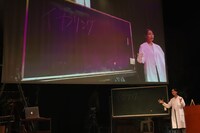 本多劇場グループ next「DISTANCE-TOUR-」より。（撮影：和田咲子）