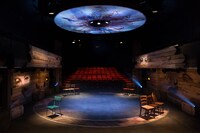 「VIOLET」ロンドン公演より（Photo by Scott Rylander）