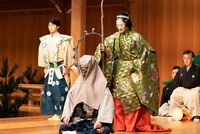 「新作能『白雪姫』」より。