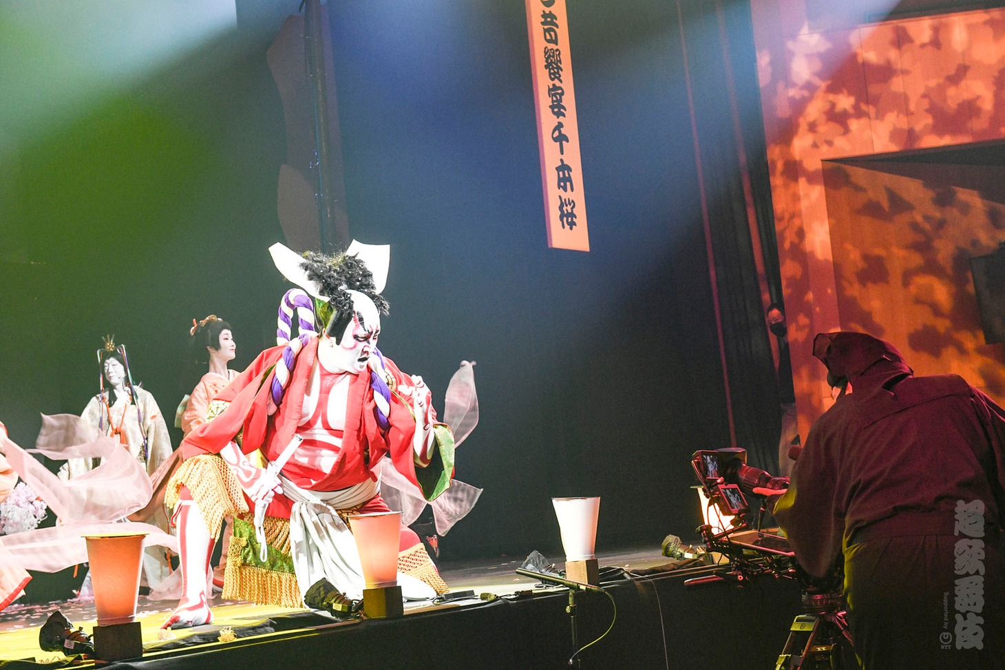 「超歌舞伎『夏祭版 今昔饗宴千本桜』」より。