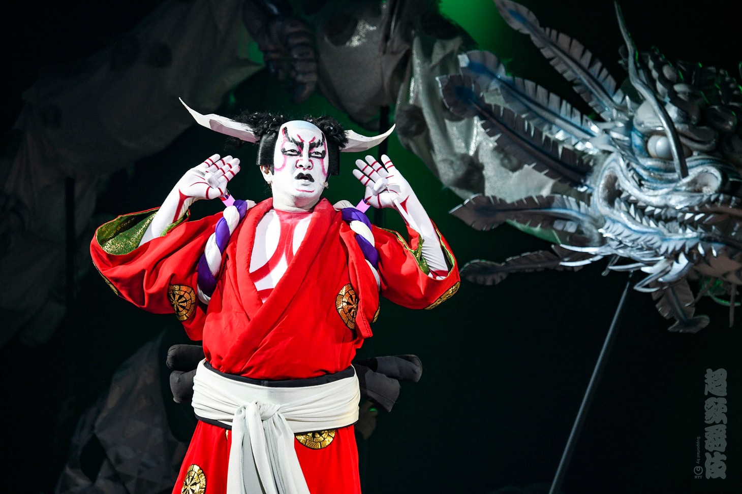 「超歌舞伎『夏祭版 今昔饗宴千本桜』」より。