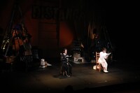 本多劇場グループ next「DISTANCE-TOUR-」愛知・穂の国とよはし芸術劇場PLAT アートスペース公演より。（撮影：成田智広）