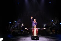 本多劇場グループ next「DISTANCE-TOUR-」愛知・穂の国とよはし芸術劇場PLAT アートスペース公演より。（撮影：成田智広）