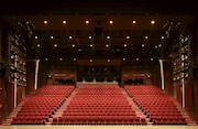 東京・PARCO劇場の客席。