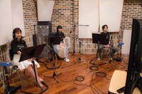 左から妃海風、田村芽実、木村達成。