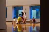 「作品のない展示室」クロージング・プロジェクト パフォーマンス「明日の美術館をひらくために」リハーサルの様子。（撮影：堀哲平）