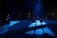 東京夜光「BLACK OUT」より。（撮影：林亮太）