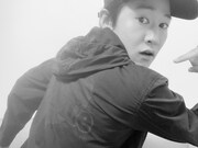 うっすらと見える、銀色の「アニー」ロゴ。ジョエル・ビショッフの新演出に変わったタイミングのもので、 “century twenty one”の文字が添えられている。