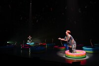 FUKAIPRODUCE羽衣 第25回本公演「スモール アニマル キッス キッス」より。（撮影：金子愛帆）