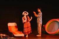 FUKAIPRODUCE羽衣 第25回本公演「スモール アニマル キッス キッス」より。（撮影：金子愛帆）