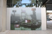 チェルフィッチュ×金氏徹平「消しゴム畑」の展示風景。