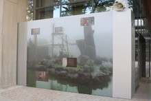 チェルフィッチュ×金氏徹平「消しゴム畑」の展示風景。