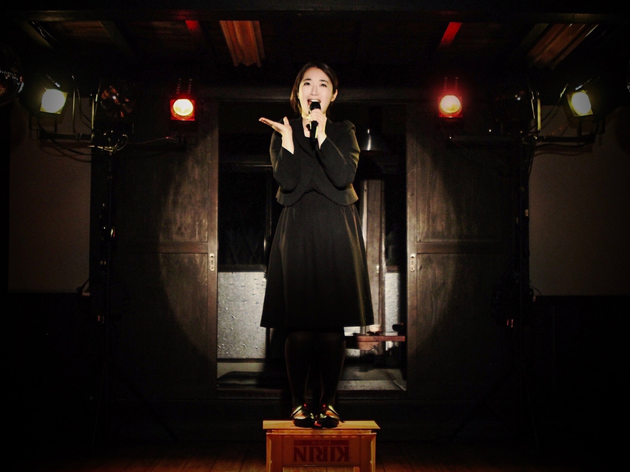 昭和歌謡曲がふんだんのうさぎストライプ「ゴールデンバット」豊岡演劇祭では屋外上演