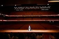 「九月大歌舞伎」第4部「映像×舞踊 特別公演『口上』『鷺娘』」より、「口上」。(c)松竹