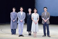 左から早霧せいな、中山優馬、キムラ緑子、上白石萌歌、勝地涼。