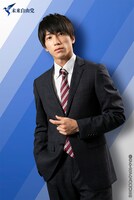 奥谷知弘扮する山吹啓介。