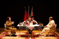 青年団「ヤルタ会談」より。(c)igaki photo studio