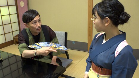 ヨーロッパ企画の生配信劇シリーズ「京都妖気保安協会」より、ケース3「貴船スターシップ」の様子。